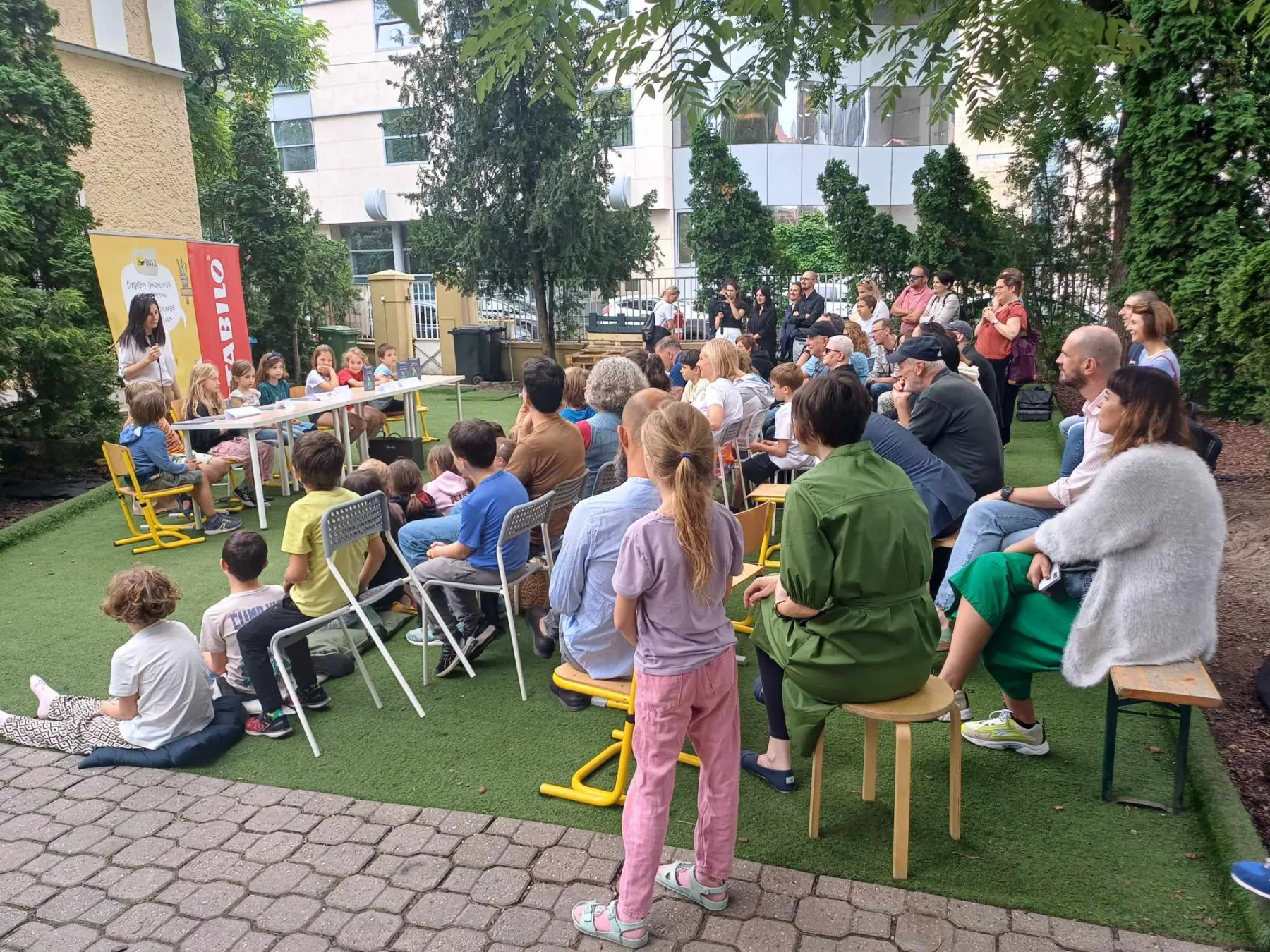 Könyvbemutató a Kassákban.